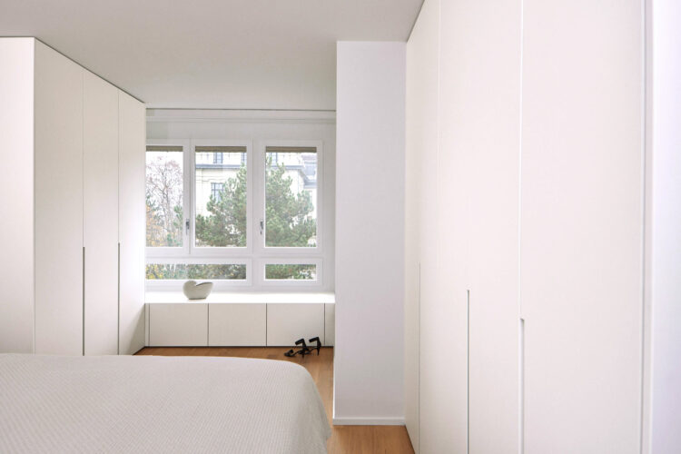 Einbauschrank, grifflos, weiss lackiert, Schlafzimmer, Ankleidezimmer