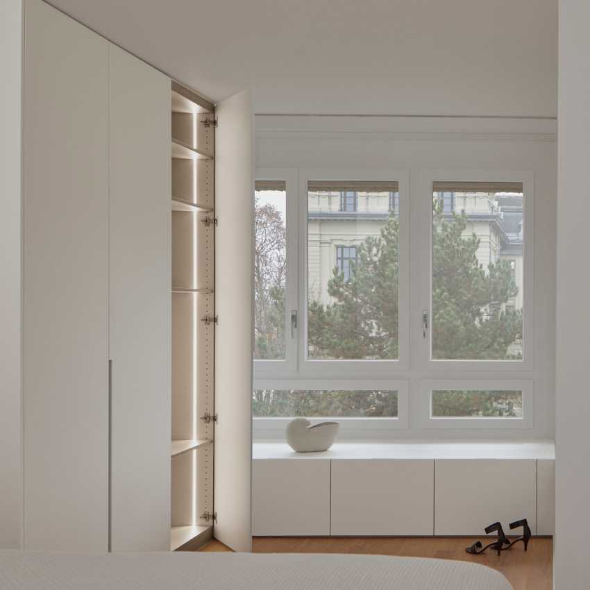 Einbauschrank, grifflos, weiss lackiert, Schlafzimmer, Ankleidezimmer