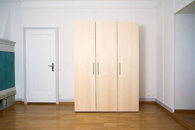 Kleiderschrank Fichte Massivholz geschlossen
